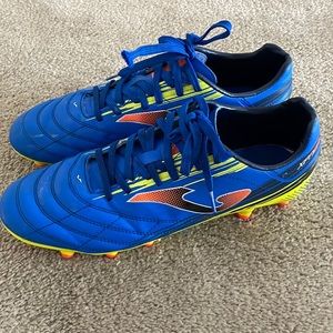 Soccer cleats